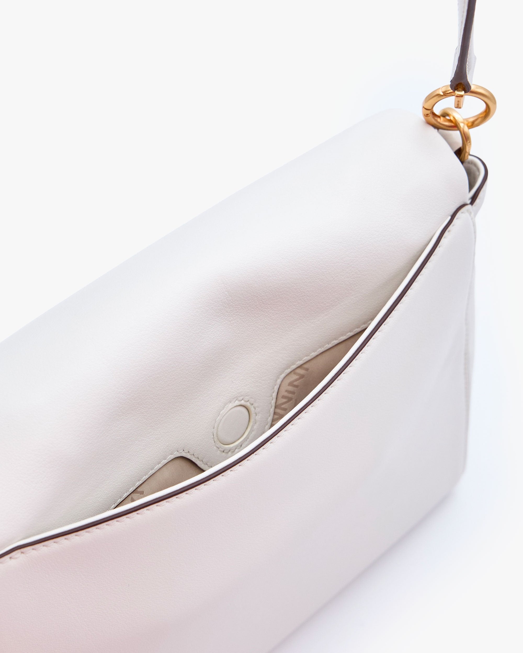 00051_273_4|b0c1ef68eabeb66021eaca84aa70905e