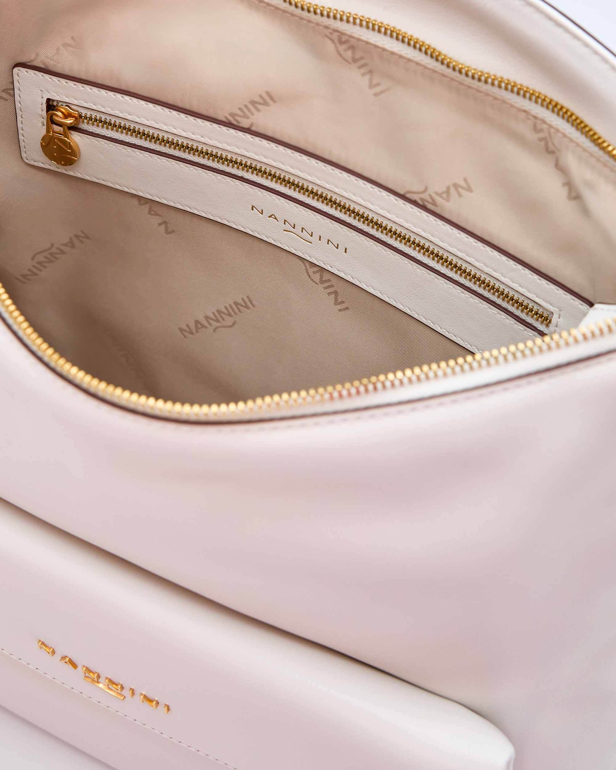 00052_273_5|51b55ab4989519e8d3093439b50098d2