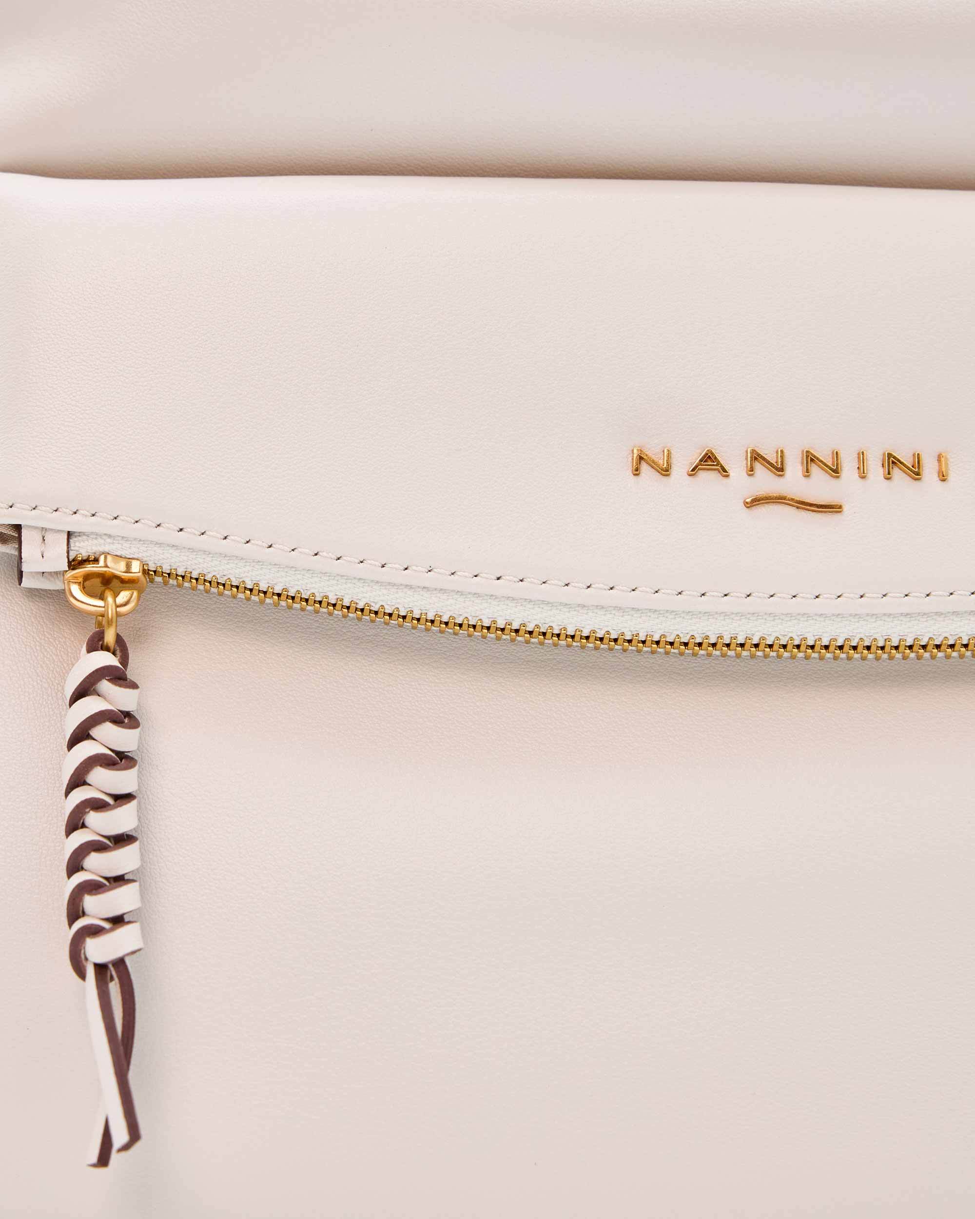 00052_273_4|32113e1405c55320d2d5cbf24a7995eb