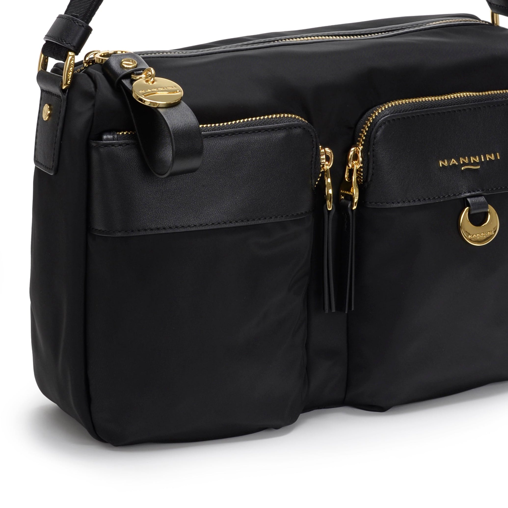 NANNINI borsa spalla martellata nera con ciondolo metallico