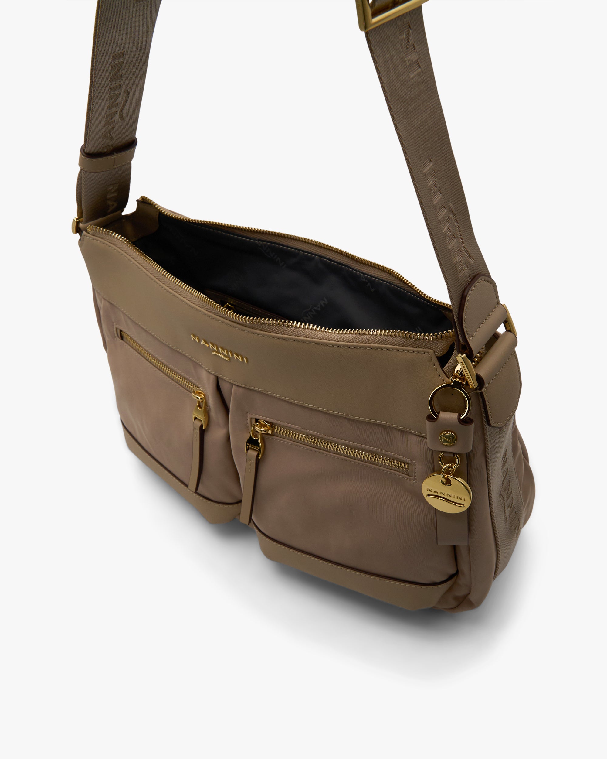 NANNINI borsa secchiello pelle nera borchie metallo spalla